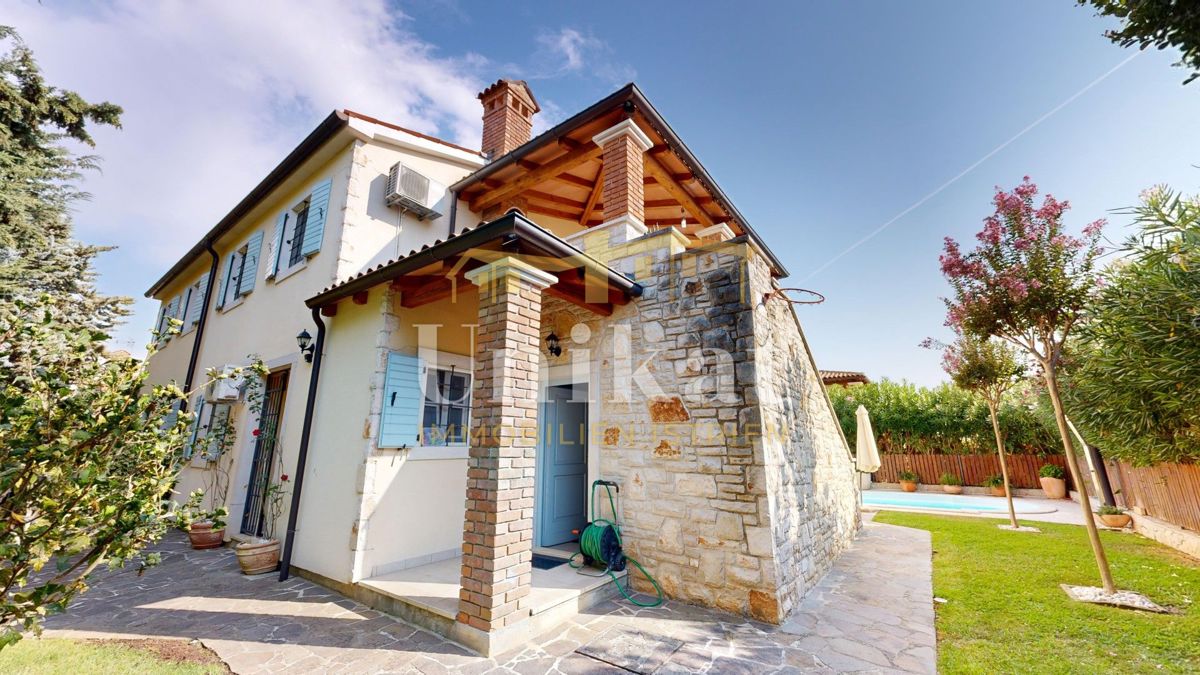 Dvojna kuća con piscina in stile istriano